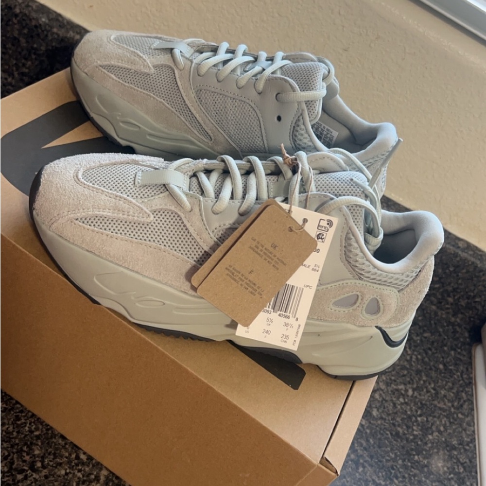 Original brand new yeezy boost 700 - Picture 2 of 2